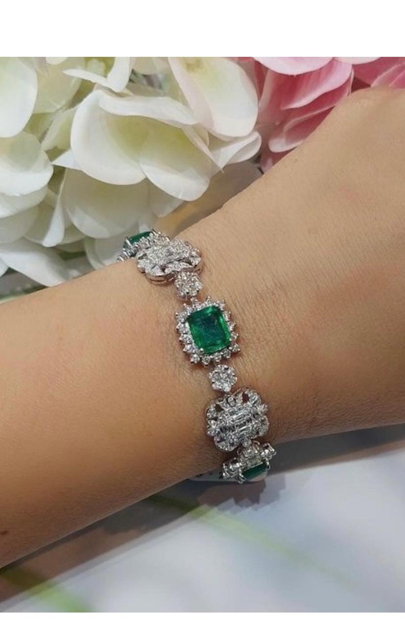 AIG Certified 11.55 Ct Zambian Emeralds 5.53 Ct Diamonds 18K Gold Bracelet For Sale 3