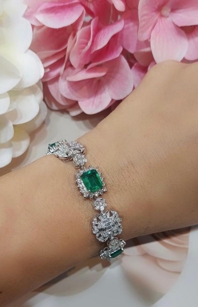 AIG Certified 11.55 Ct Zambian Emeralds 5.53 Ct Diamonds 18K Gold Bracelet For Sale 4