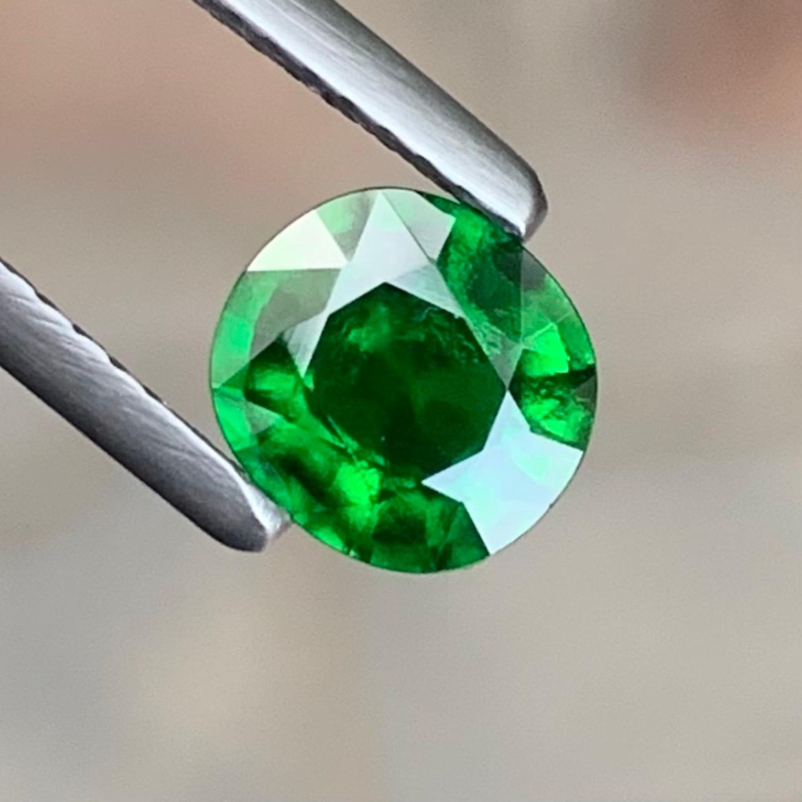 Gemma con taglio a cuscino certificata AIG da 1.17 carati di granato tsavorite naturale sfuso in vendita 2