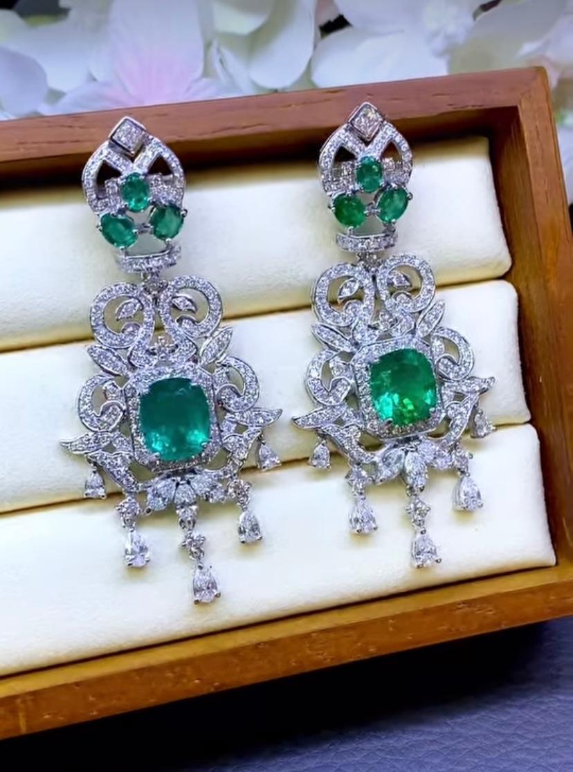 AIG Certified 11.70 Ct Zambian Emeralds 7.90 Ct Diamonds 18k Gold Earrings In New Condition For Sale In Massafra, IT