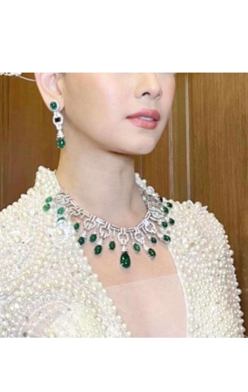 AIG Certified 118.61 Ct Zambian Emeralds  10.48 Ct  Diamonds 18k Gold Necklace  For Sale 4