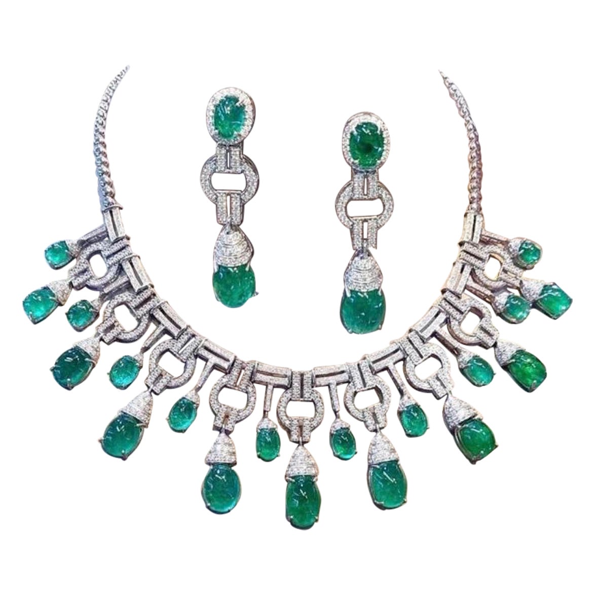 Esmeraldas de Zambia certificadas AIG de 118.61 ct  10,48 Ct  Collar de oro de 18 quilates con diamantes en venta