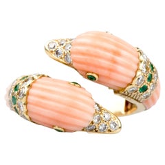 AIG certified 12 carat pink corals - 0.64 carat diamonds - 0.24 carat emeralds