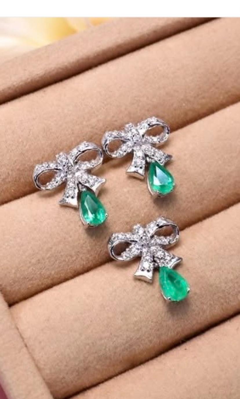 Taille poire Parure en or 18 carats, diamants et émeraudes de Zambie certifiées AIG de 1,20 carat en vente