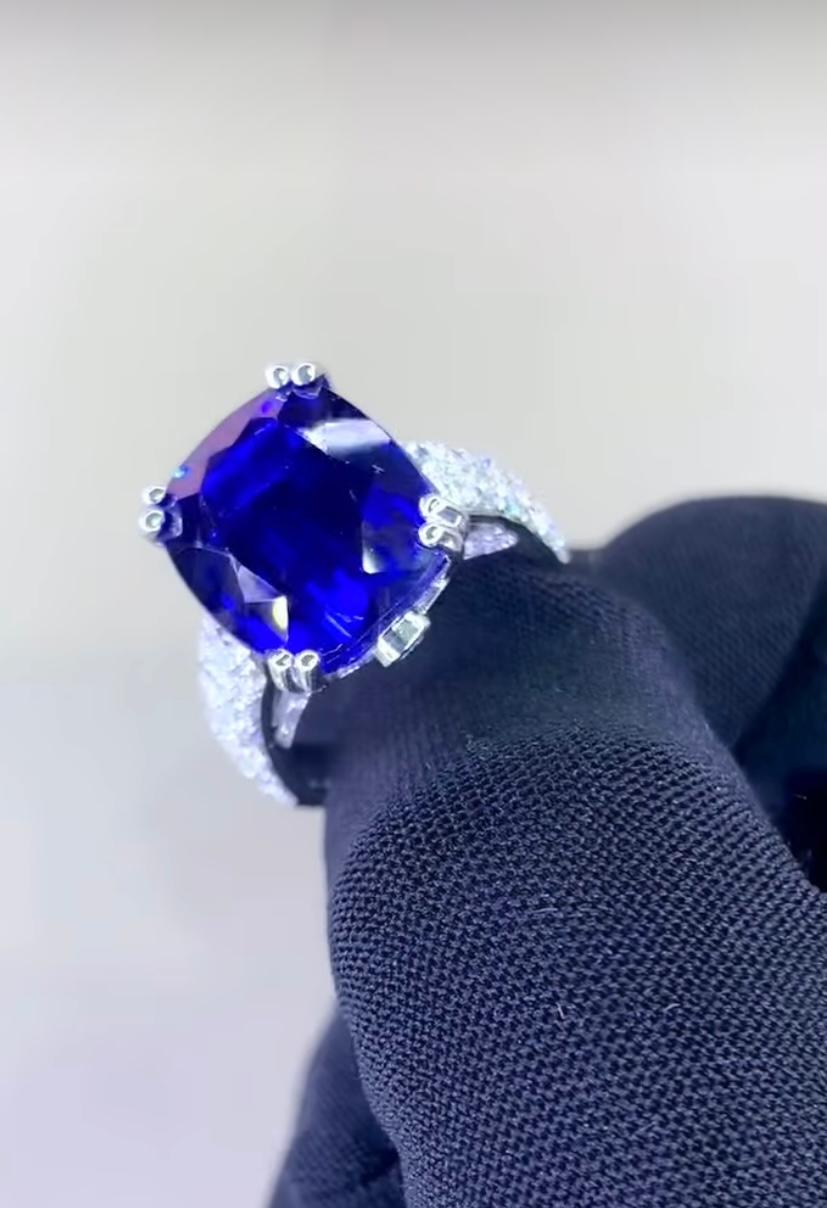 Anello in oro 18 carati con diamanti di tanzanite certificati AIG da 12,00 carati In condizioni Nuovo in vendita a Massafra, IT