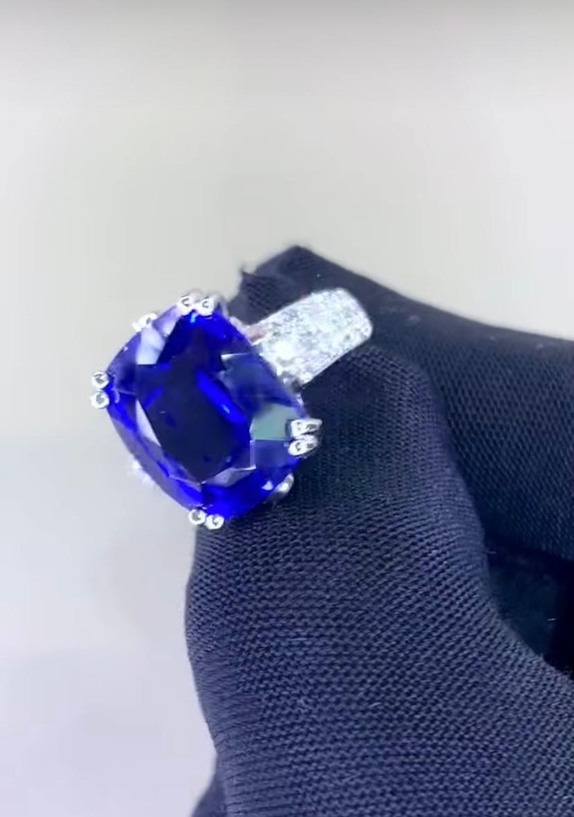 da uomo o donna Anello in oro 18 carati con diamanti di tanzanite certificati AIG da 12,00 carati in vendita