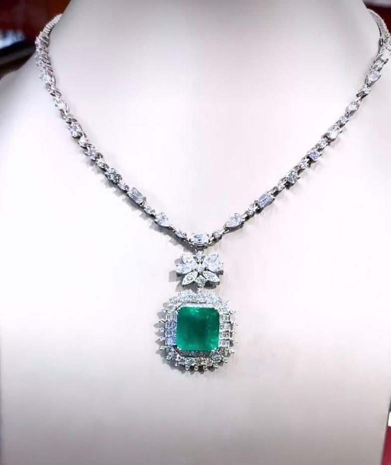 AIG Certified 12.00 Carat Zambian  10.00 Carats Diamonds 18K Gold Necklace In New Condition For Sale In Massafra, IT