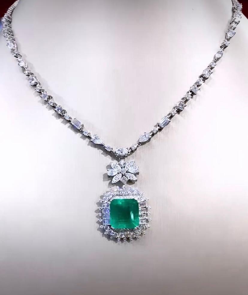 AIG Certified 12.00 Carat Zambian  10.00 Carats Diamonds 18K Gold Necklace For Sale 1