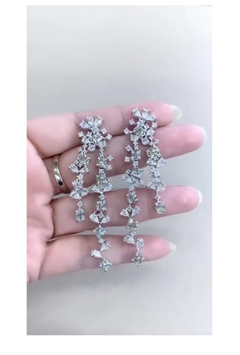 Mixed Cut AIG Certified 12.00 Carats Diamonds 18K Gold Earring For Sale