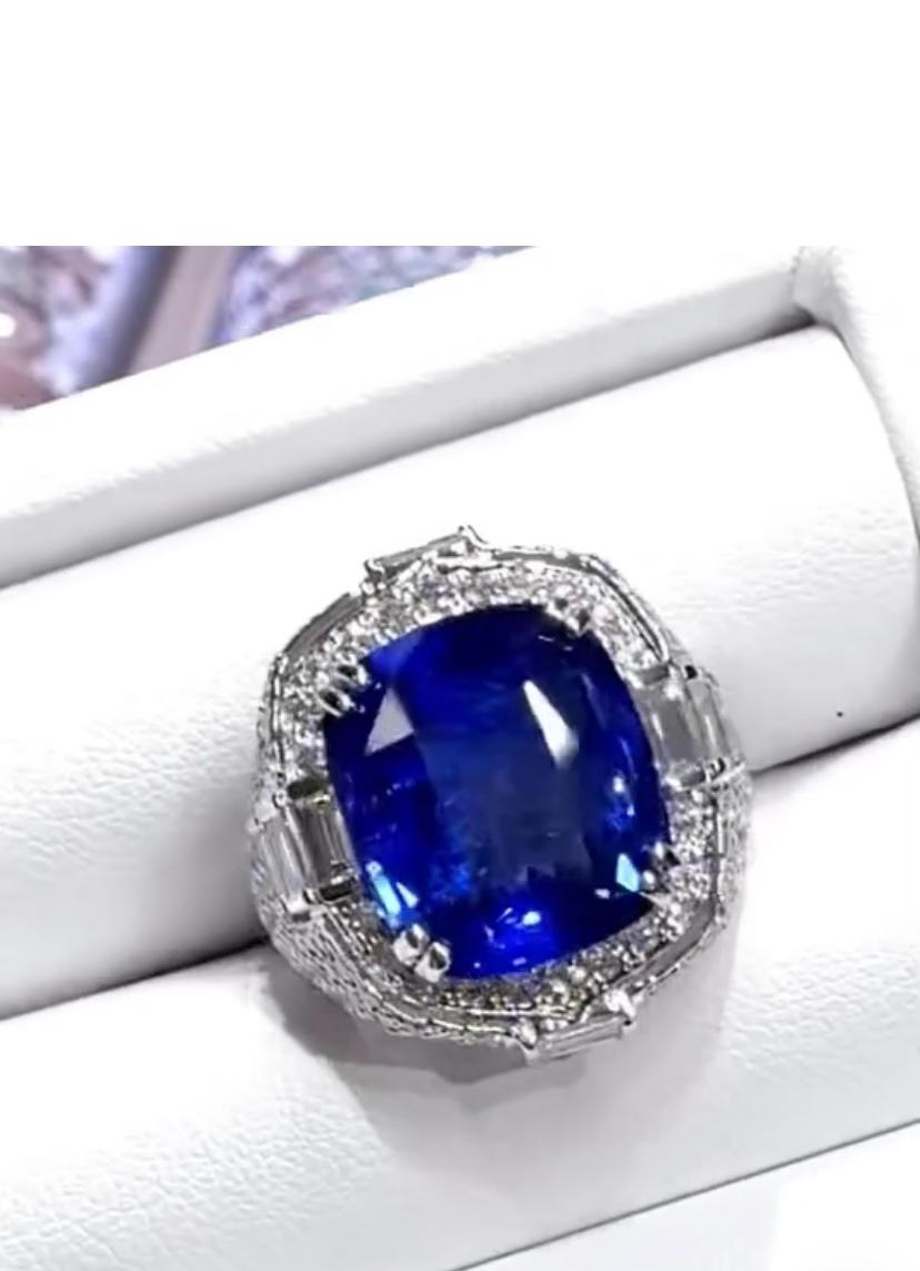 18 Karat Goldring, AIG-zertifizierter 12,00 Karat feinster Ceylon-Saphir 3,80 Karat Diamanten (Kissenschliff) im Angebot