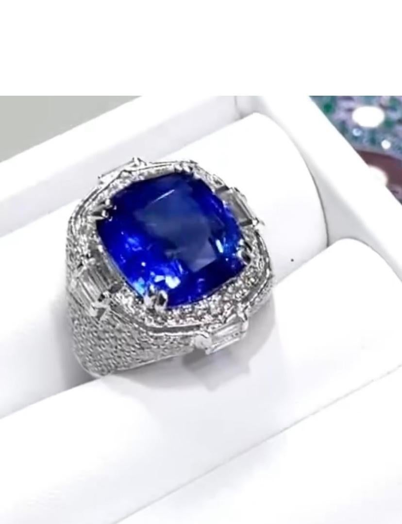 18 Karat Goldring, AIG-zertifizierter 12,00 Karat feinster Ceylon-Saphir 3,80 Karat Diamanten im Zustand „Neu“ im Angebot in Massafra, IT