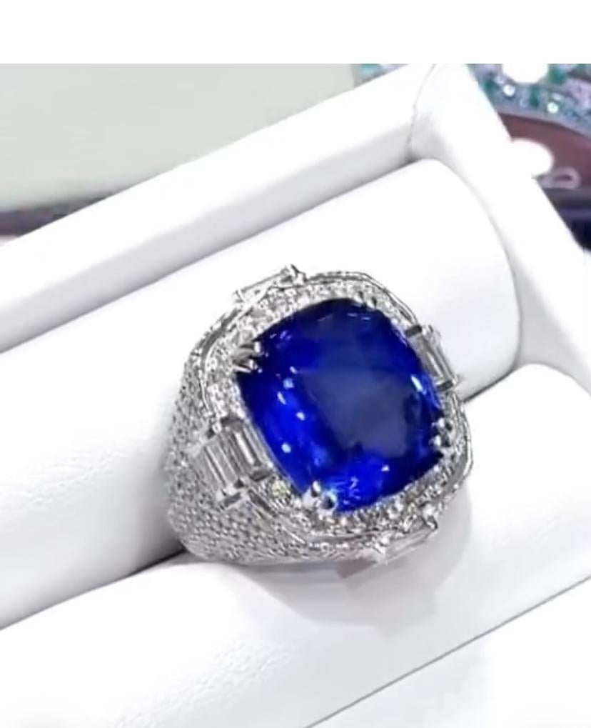 18 Karat Goldring, AIG-zertifizierter 12,00 Karat feinster Ceylon-Saphir 3,80 Karat Diamanten Damen im Angebot