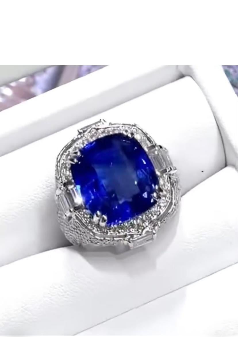 18 Karat Goldring, AIG-zertifizierter 12,00 Karat feinster Ceylon-Saphir 3,80 Karat Diamanten im Angebot 1