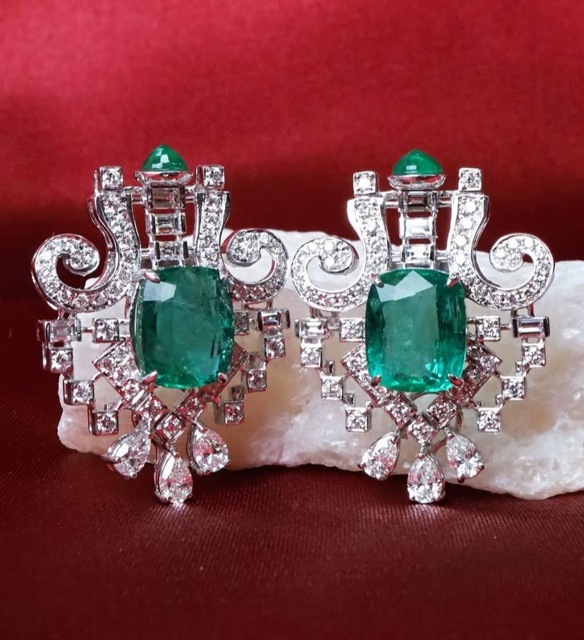 AIG zertifiziert 12,00 Karat sambische Smaragde 3,40 Karat Diamanten 18K Gold Ohrringe im Angebot 6