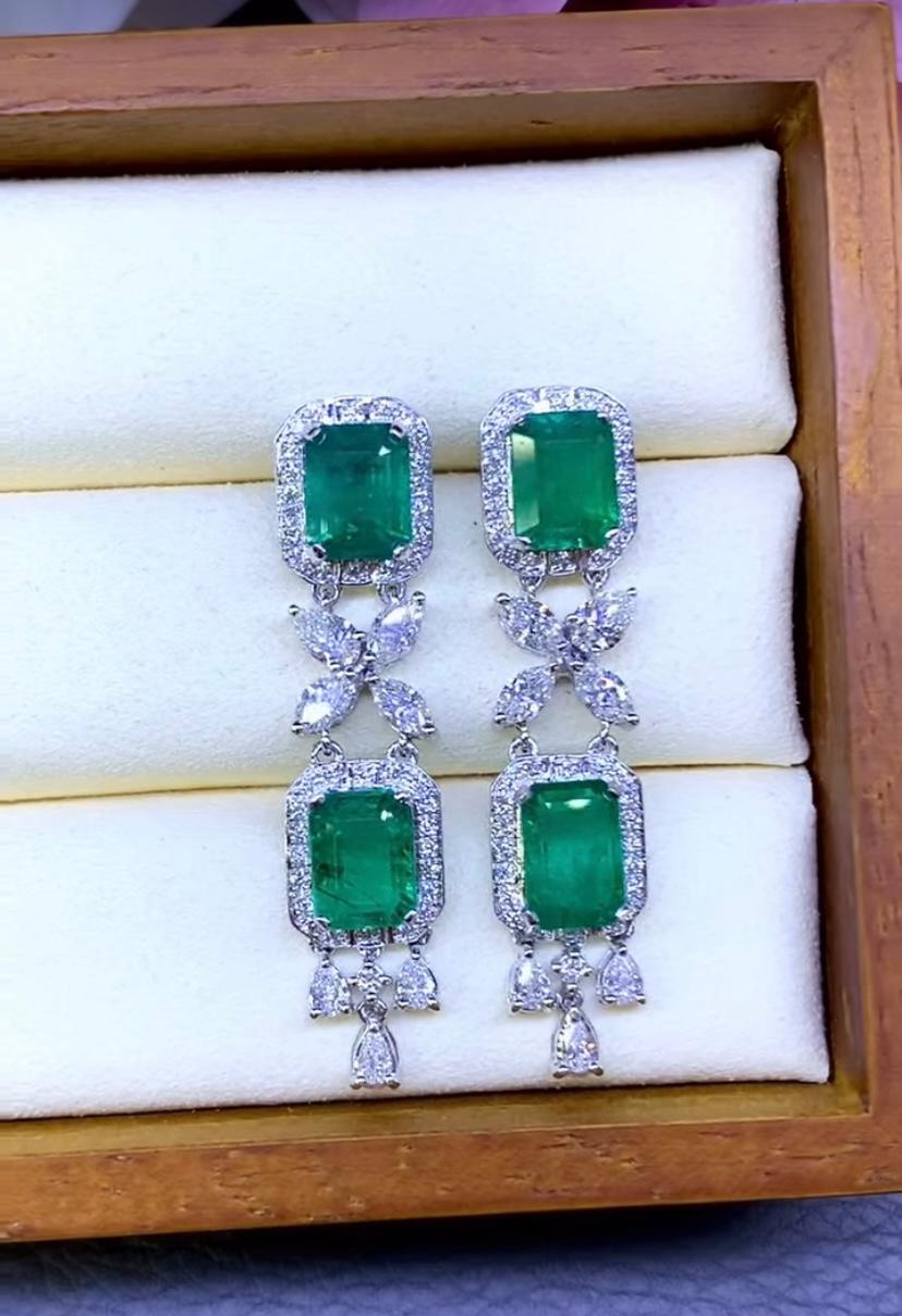 Certifié par l'AIG  12.00 Ct Emeraudes de Zambie  Boucles d'oreilles en or 18K avec 3,00 ct de diamants Neuf - En vente à Massafra, IT