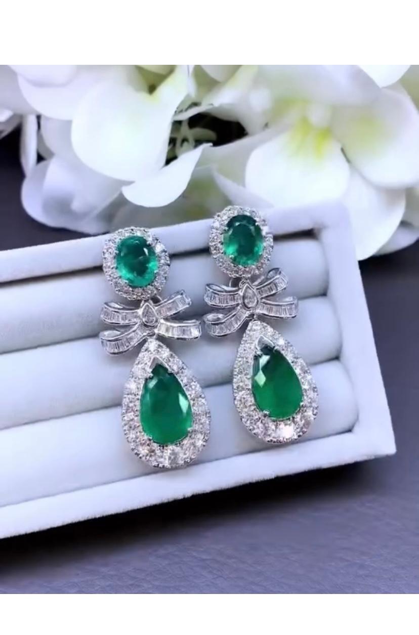 Taglio misto Orecchini in oro 18k con smeraldi dello Zambia certificati AIG da 12,00 carati e diamanti da 5,50 carati in vendita