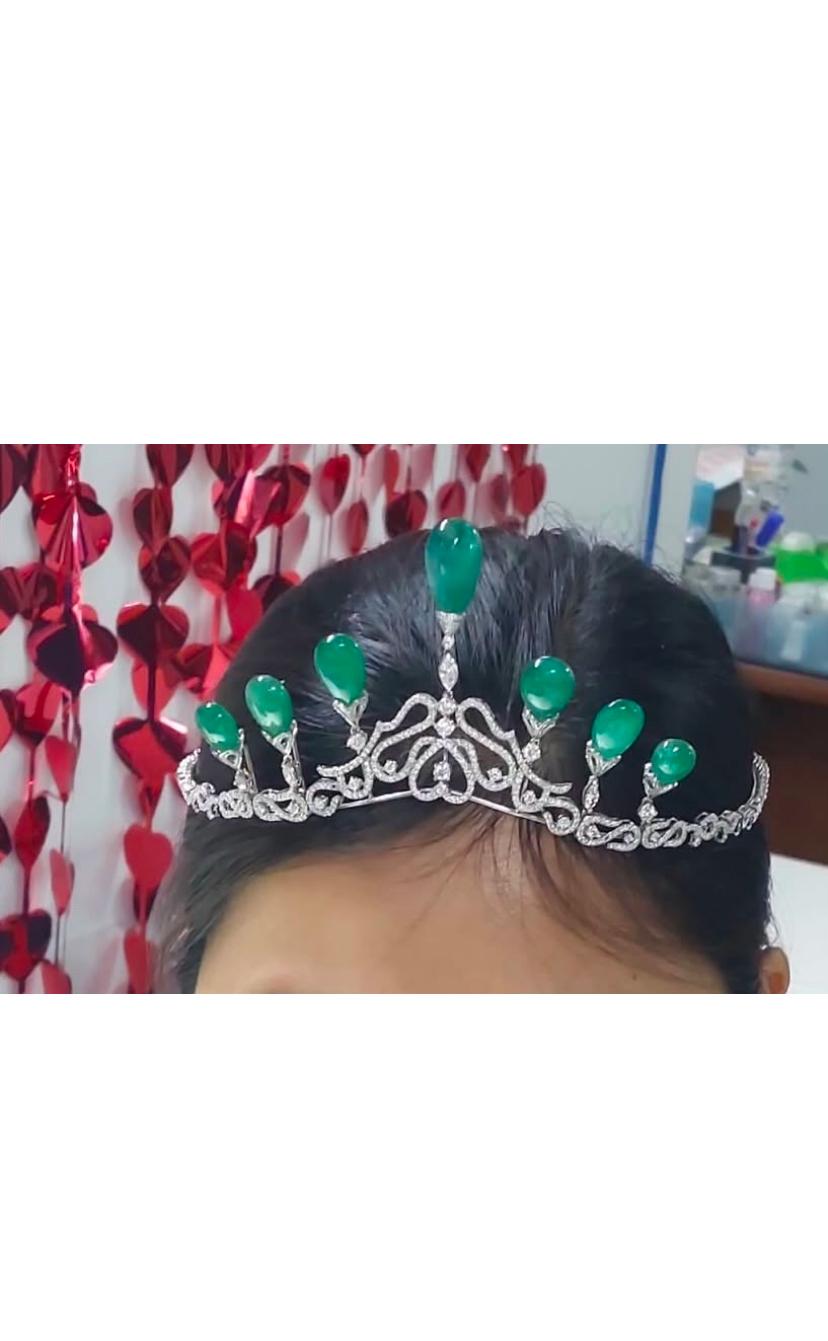 Women's AIG Certified 120.00 Carat Zambian Emerald 12.80 Carat Diamonds 18K Gold Tiara For Sale