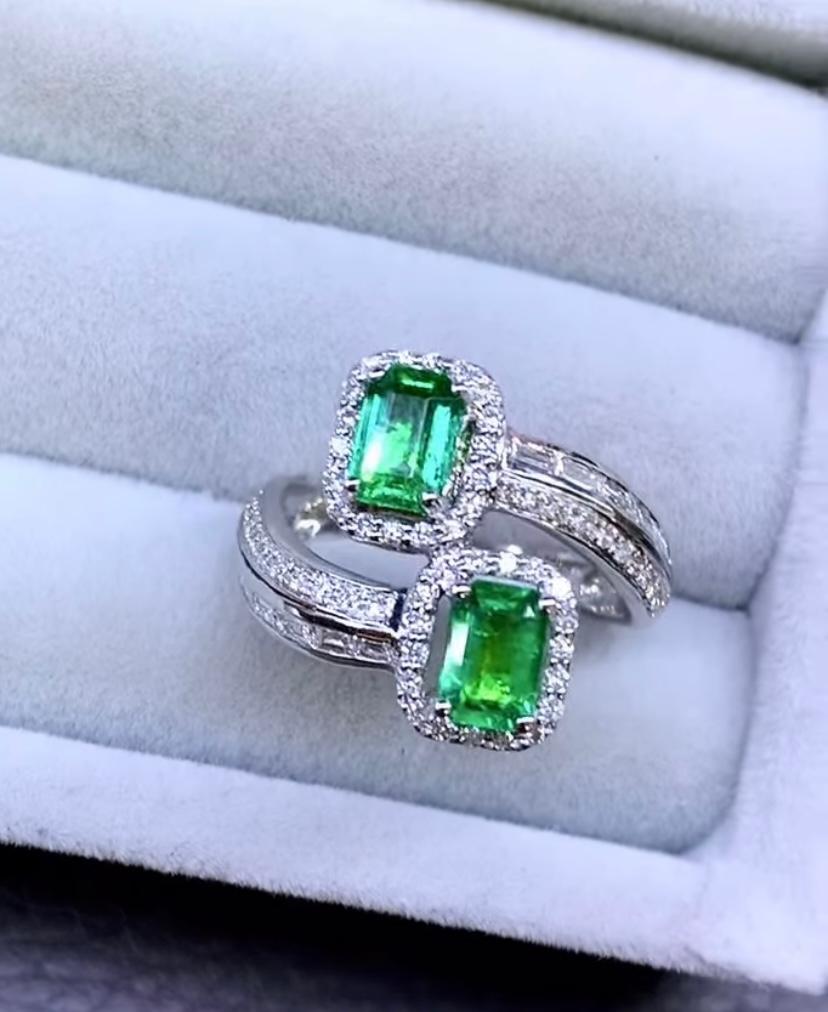 Women's AIG Certified 1.21 Ct Zambian Emeralds  Diamonds 18k Gold Contraire Ring For Sale