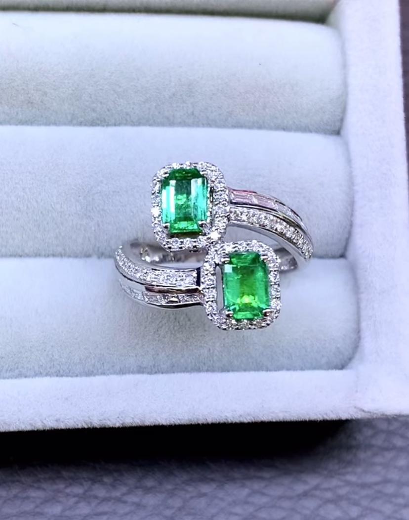 AIG Certified 1.21 Ct Zambian Emeralds  Diamonds 18k Gold Contraire Ring For Sale 1