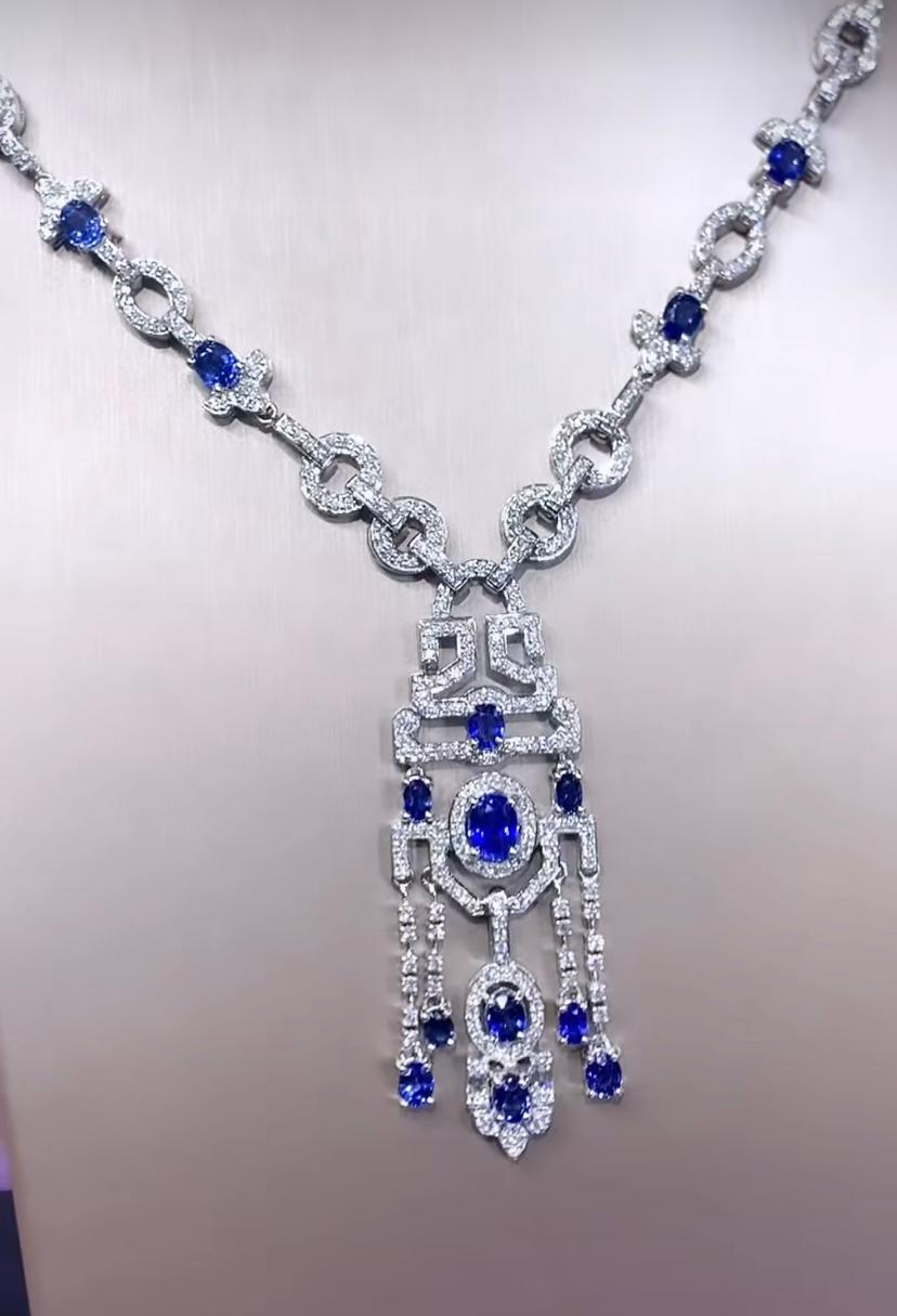 An exclusive Art Deco design necklace, so chic and elegant, a very piece of art .
Necklace come in 18k gold with 18 pieces of natural Ceylon sapphires , fine quality, 12,27 carats, and 416 pieces of natural diamonds 4,98 carats, F color VS