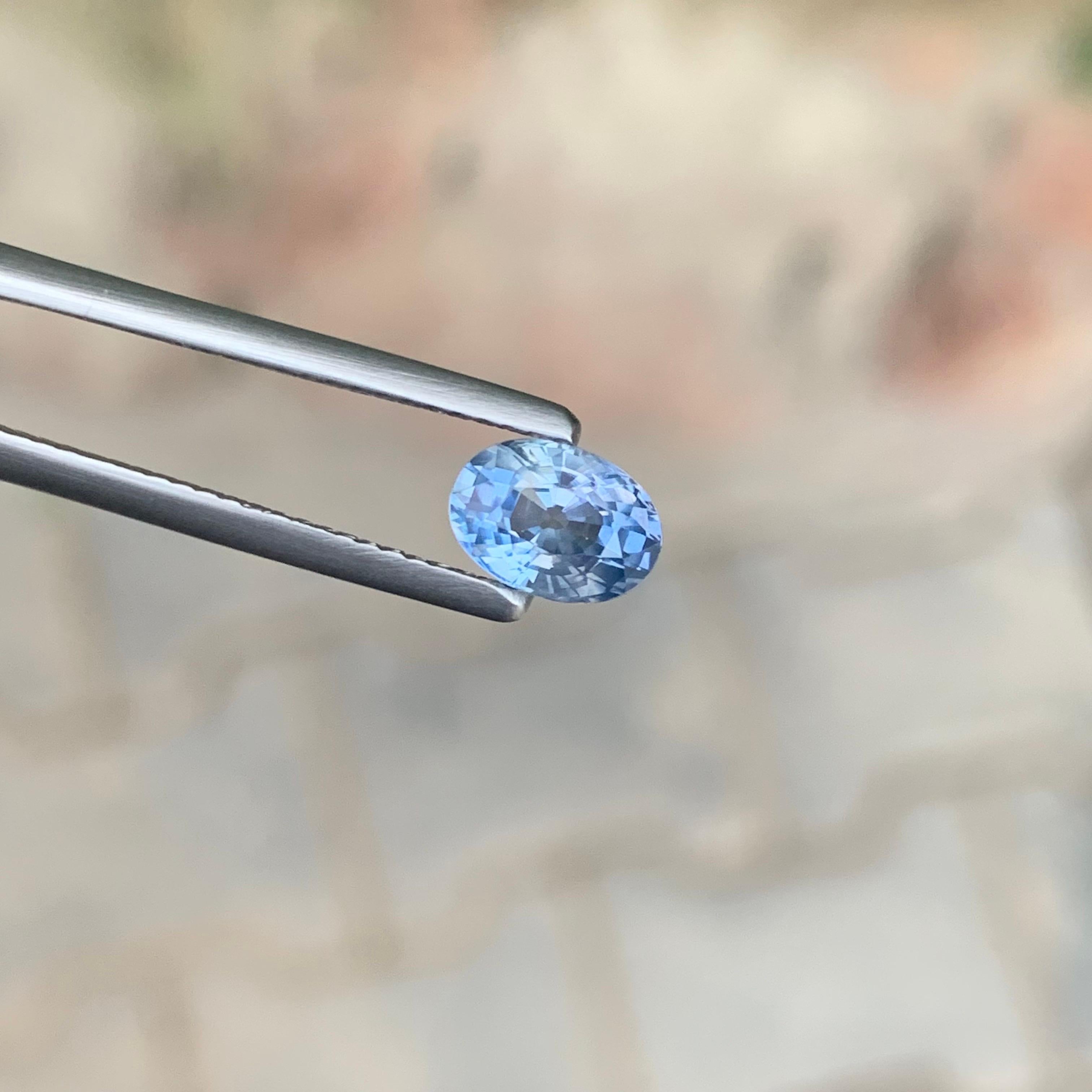 Gemma di forma ovale di zaffiro sciolto naturale del Madagascar certificata AIG da 1,23 carati in vendita 4