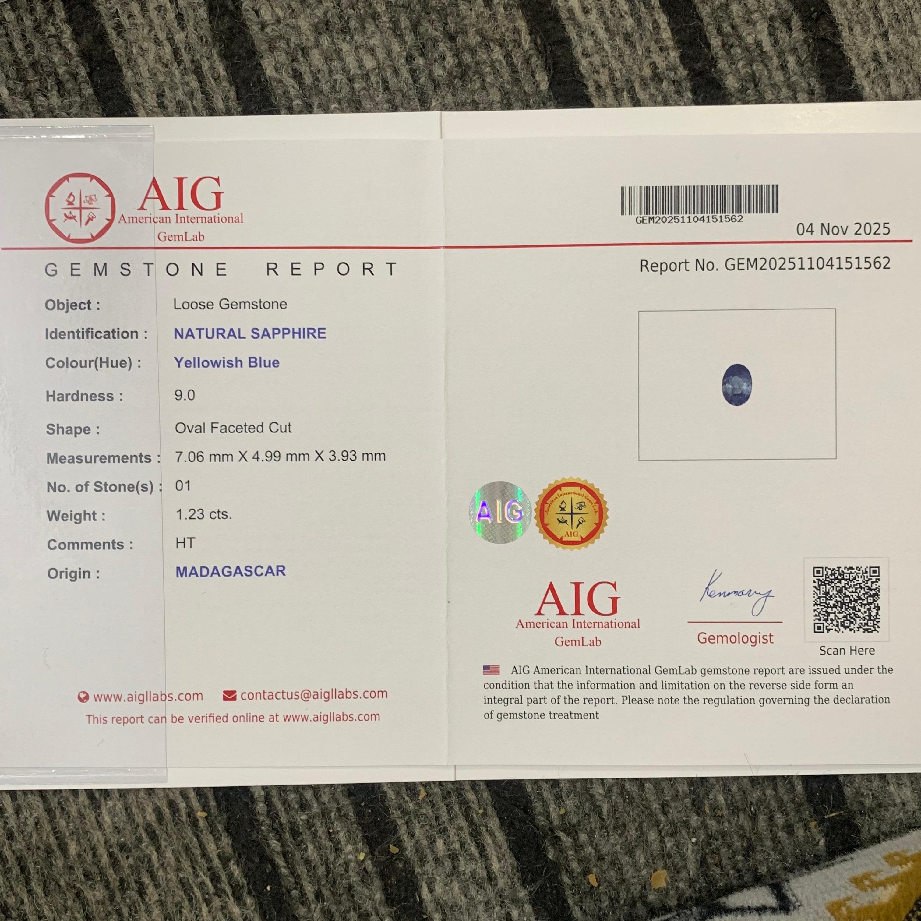 Gemma di forma ovale di zaffiro sciolto naturale del Madagascar certificata AIG da 1,23 carati in vendita 7