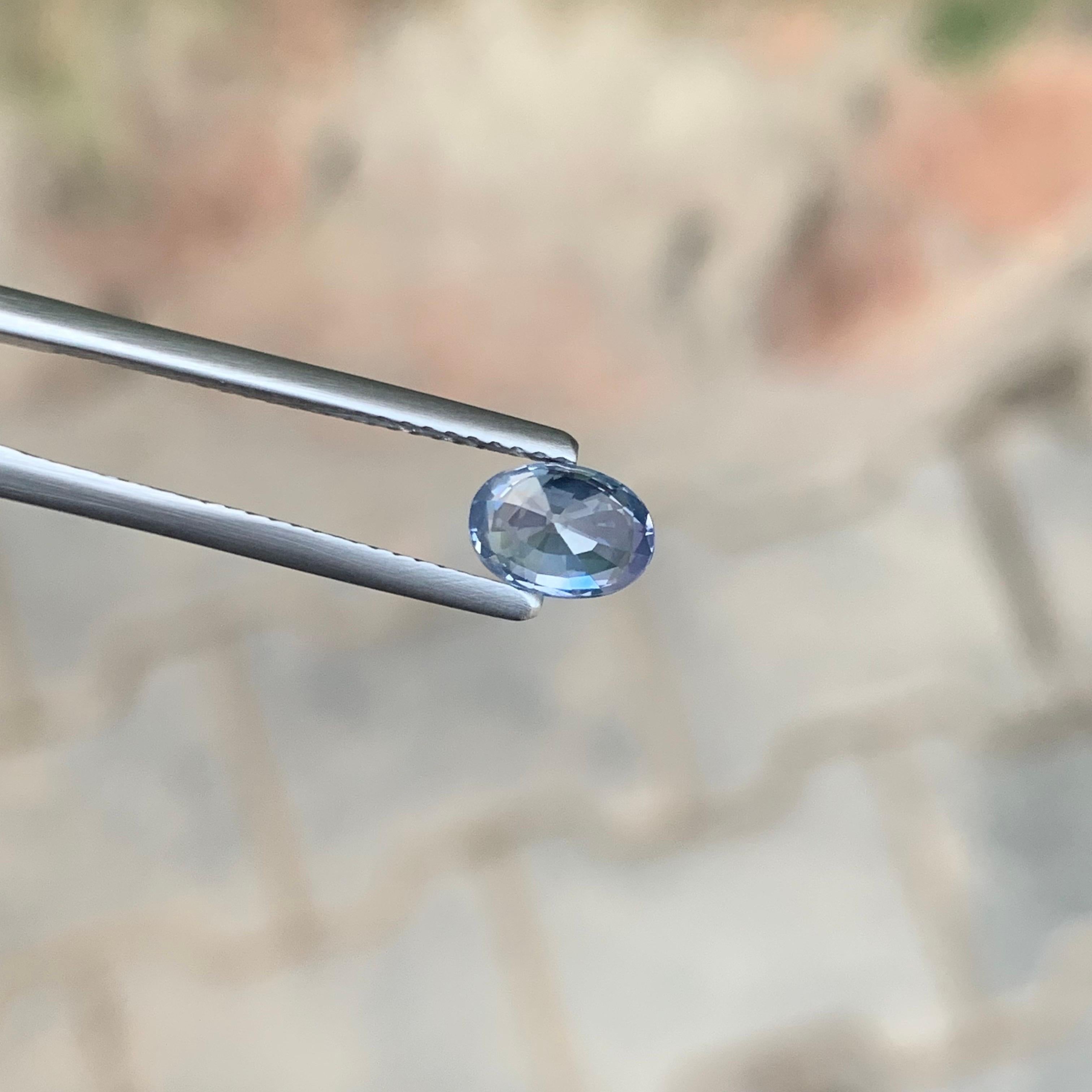 Gemma di forma ovale di zaffiro sciolto naturale del Madagascar certificata AIG da 1,23 carati in vendita 2