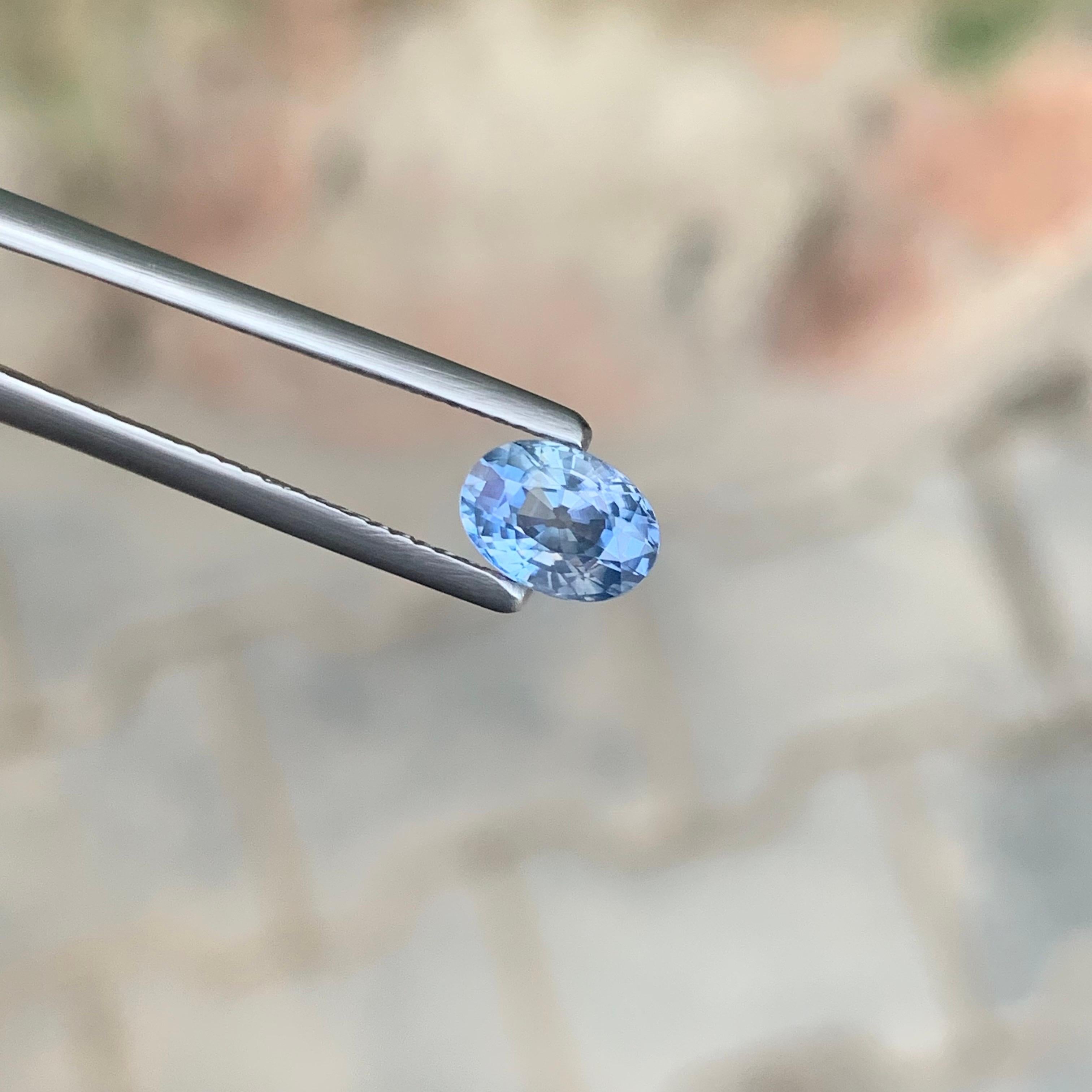 Gemma di forma ovale di zaffiro sciolto naturale del Madagascar certificata AIG da 1,23 carati in vendita 3