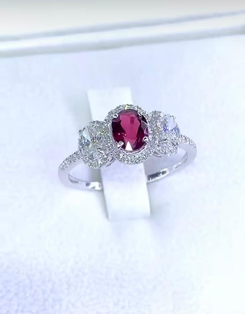 Anillo de oro de 18 quilates con diamantes de rubí siamés certificado por AIG de 1,23 quilates en Nuevo estado para la venta en Massafra, IT