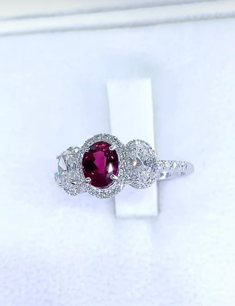 Anillo de oro de 18 quilates con diamantes de rubí siamés certificado por AIG de 1,23 quilates en venta 2