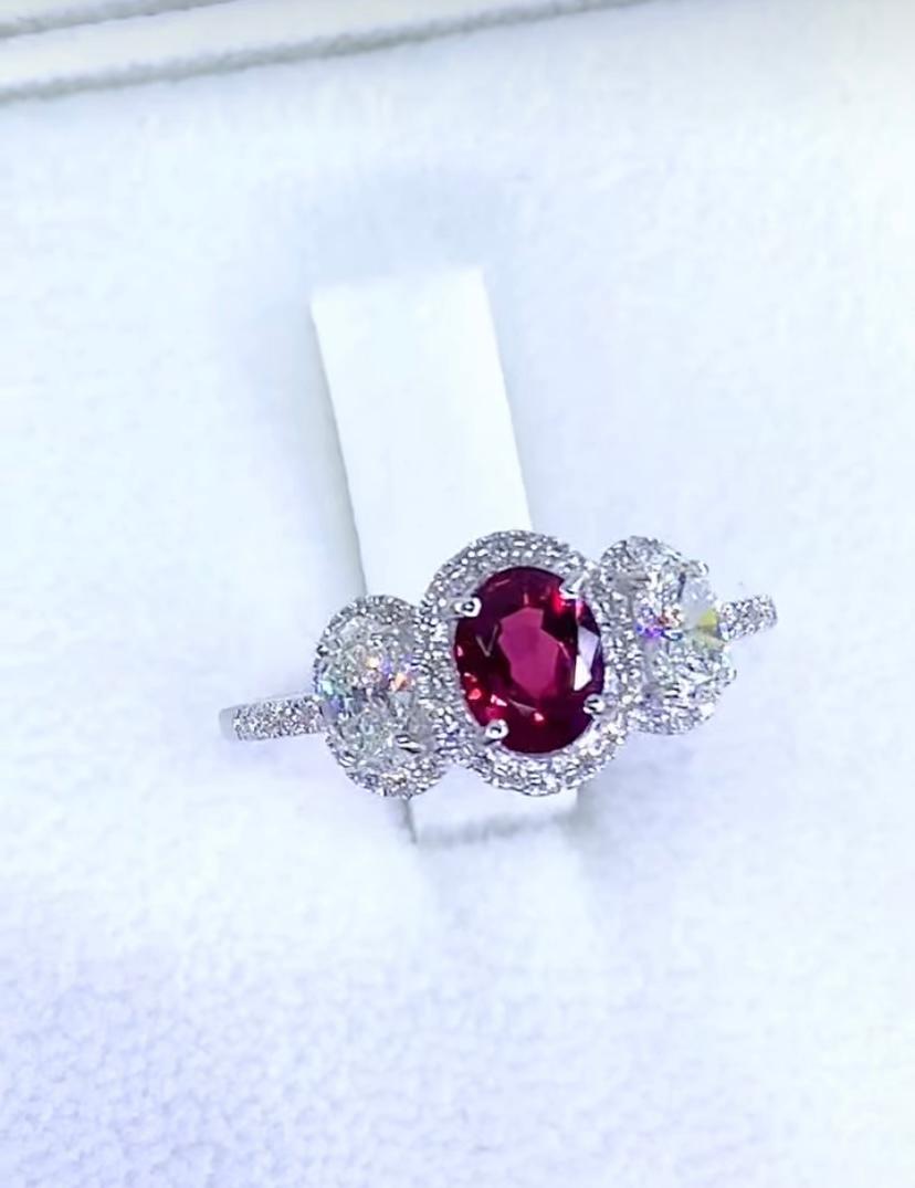 Anillo de oro de 18 quilates con diamantes de rubí siamés certificado por AIG de 1,23 quilates en venta 4