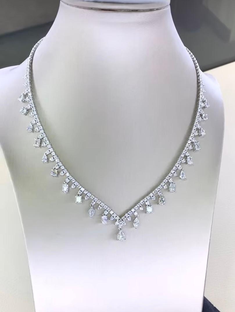 Mixed Cut AIG Certified 12.30 Carat Diamonds 18K Gold Necklace For Sale