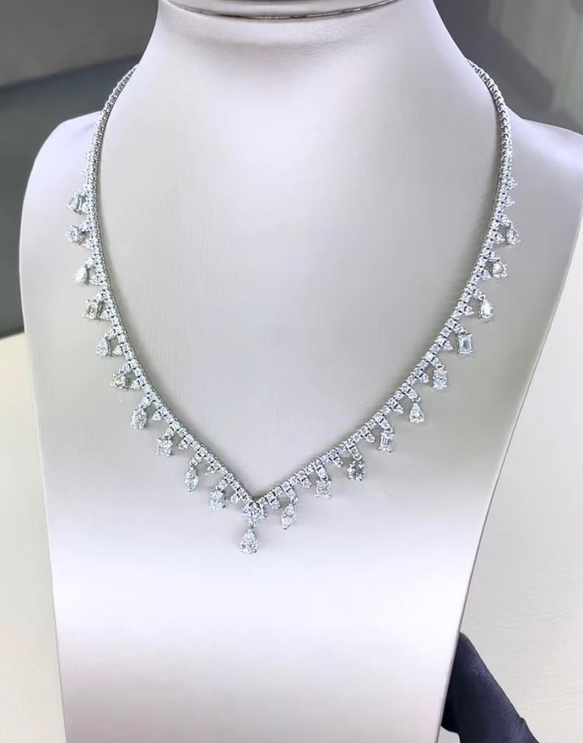 AIG Certified 12.30 Carat Diamonds 18K Gold Necklace For Sale 1