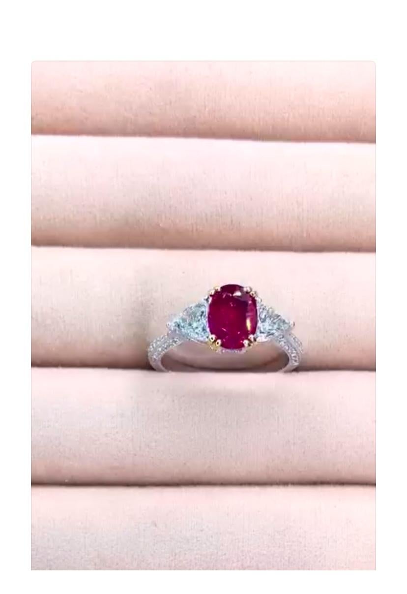 Anillo de oro de 18 quilates con 1,25 diamantes de rubí birmano certificado por AIG en Nuevo estado para la venta en Massafra, IT