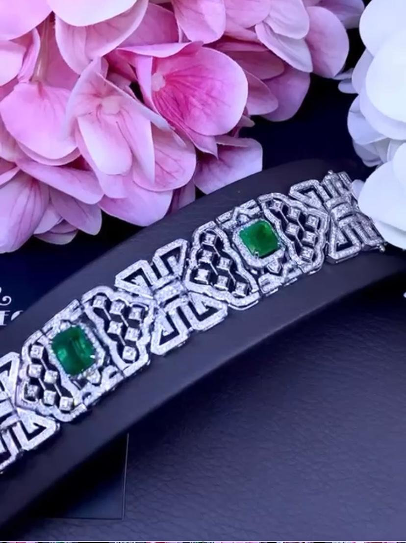 An exquisite piece of art, so glamour and chic design for this bracelet.
Bracelet come in 18k gold with 3 pieces of natural Zambia emeralds of 12,79 carats , fine quality, and 956 pieces of natural diamond of 5,16 carats, F color and VS clarity.
It