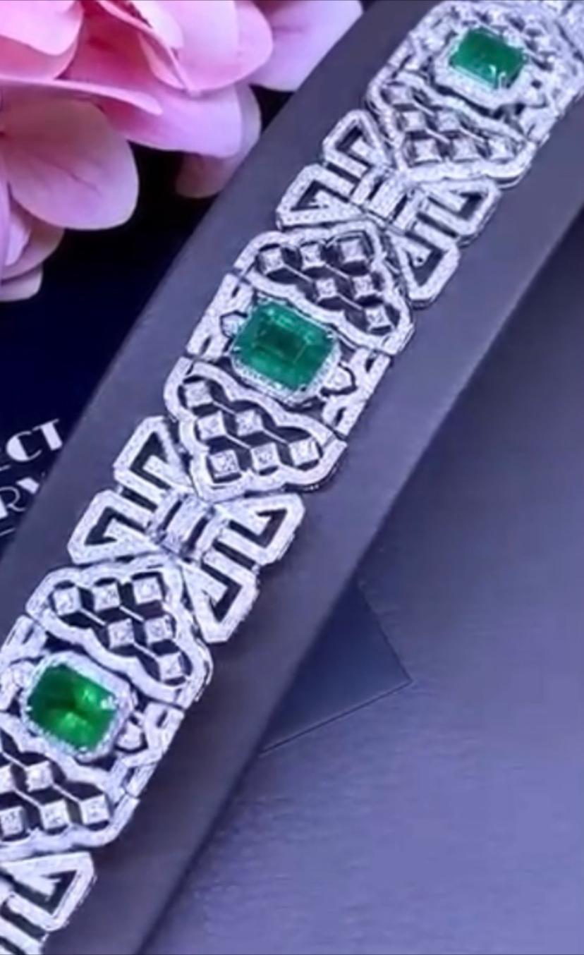 AIG Certified 12.79 Carats Zambian Emeralds  5.16 Ct Diamonds 18K Gold Bracelet  In New Condition For Sale In Massafra, IT