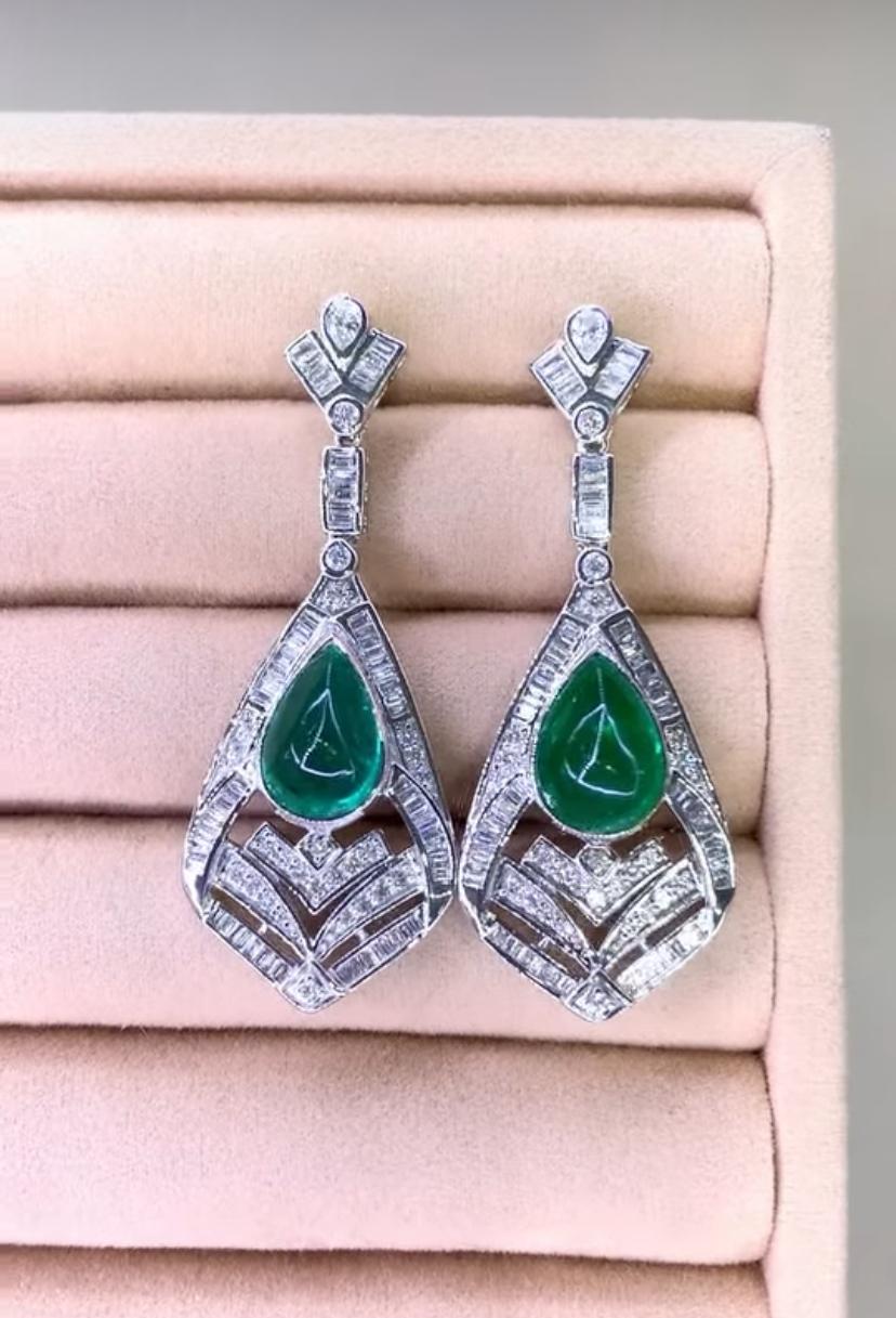 Boucles d'oreilles en or 18 carats certifiées AIG 13,00 carats d'émeraudes zambiennes 2,50 ct de diamants en vente 2