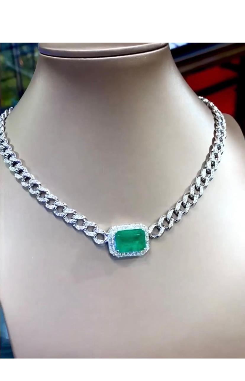 AIG Certified 13.00 Ct Zambian Emeralds  4.50 Ct Diamonds 18K Gold Choker  In New Condition For Sale In Massafra, IT