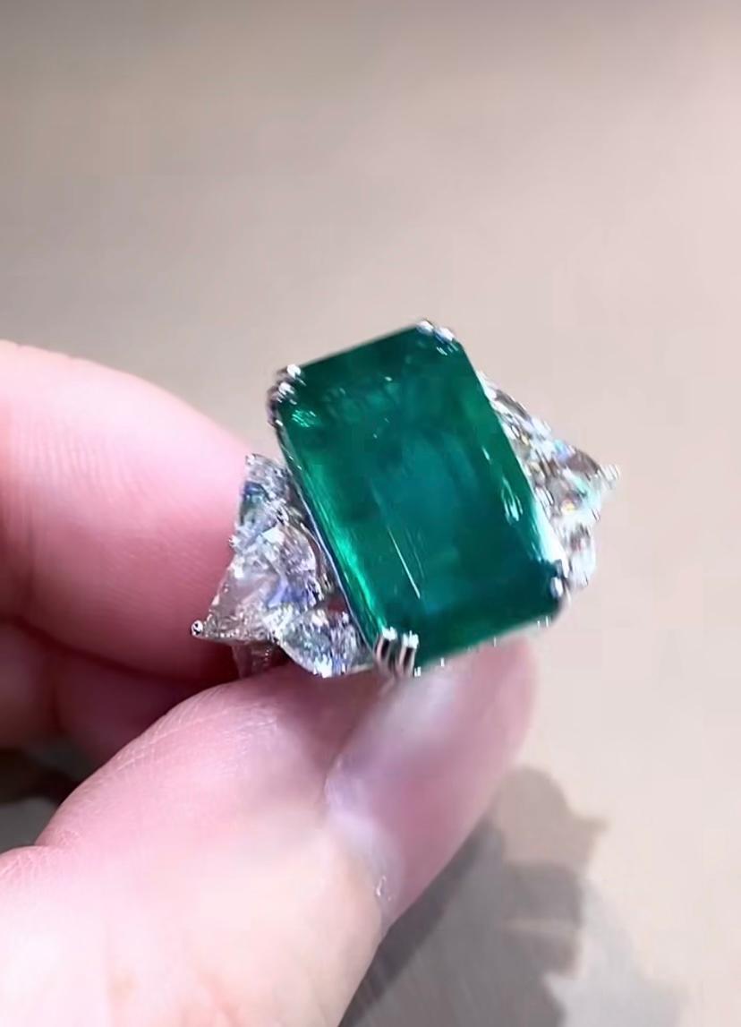 Goldring, IGI-zertifizierter 13,00 Karat sambischer Smaragd, GIA-zertifizierter 2,00 Karat Diamanten für Damen oder Herren im Angebot