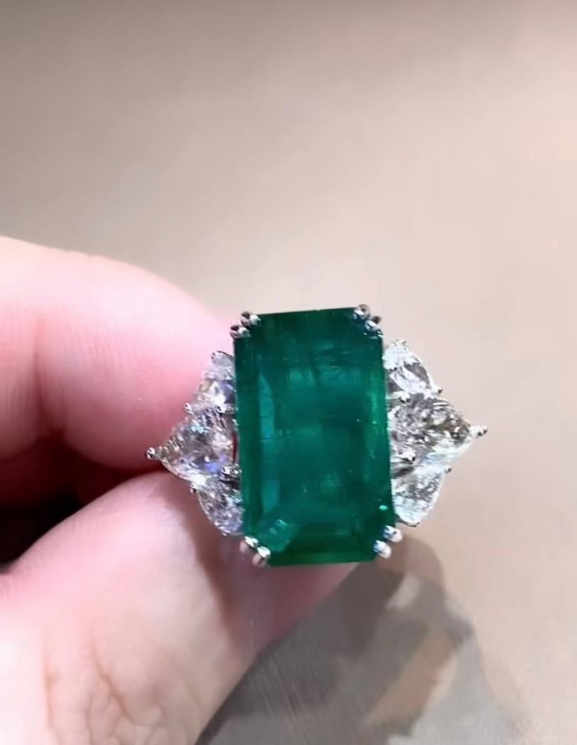 Goldring, IGI-zertifizierter 13,00 Karat sambischer Smaragd, GIA-zertifizierter 2,00 Karat Diamanten im Angebot 2