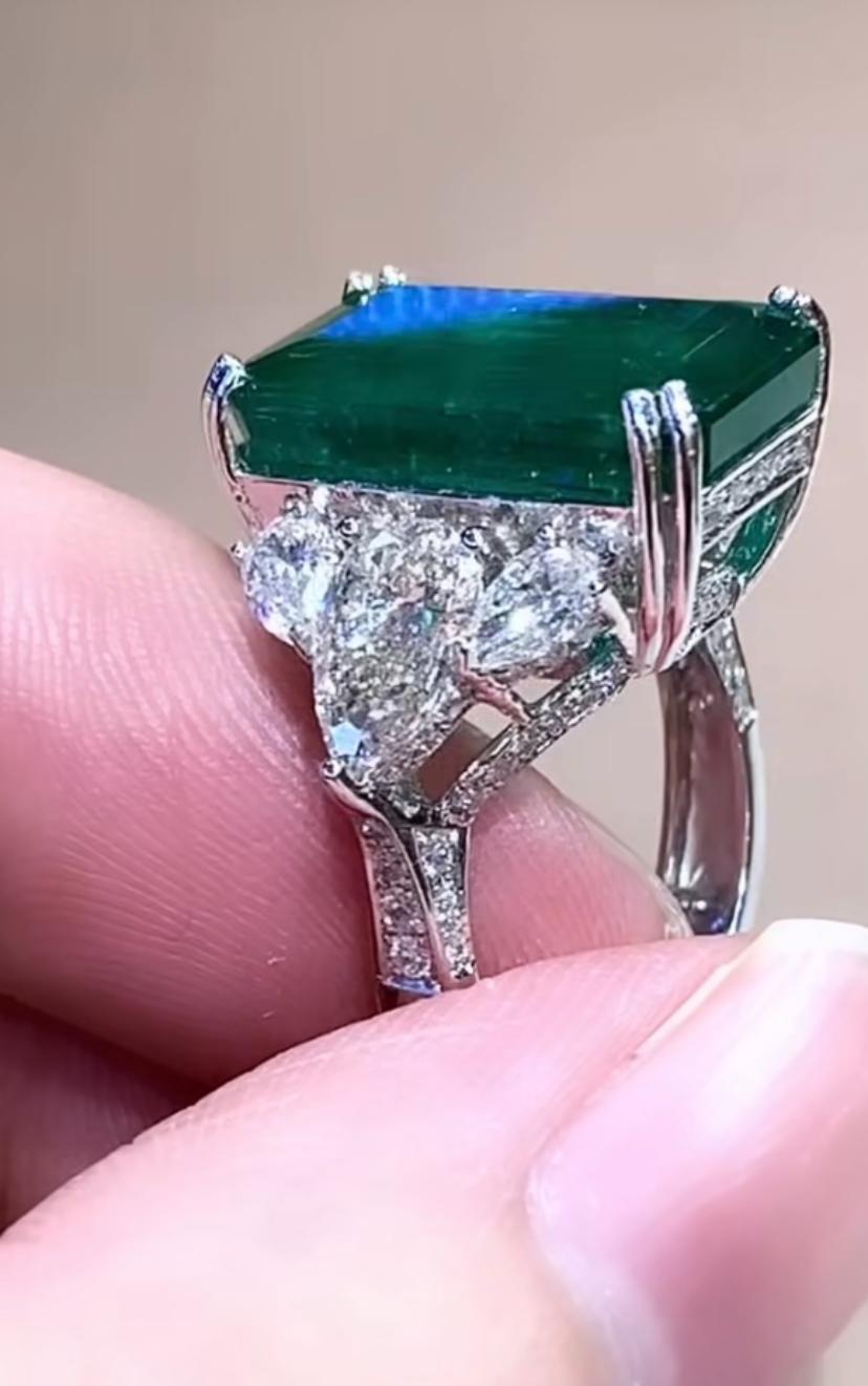 Goldring, IGI-zertifizierter 13,00 Karat sambischer Smaragd, GIA-zertifizierter 2,00 Karat Diamanten im Angebot 3