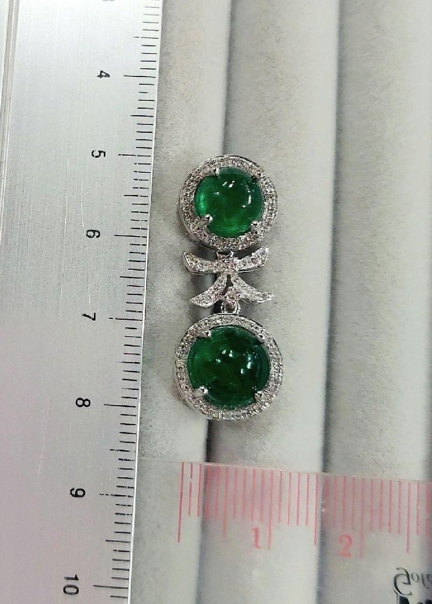AIG Certified 13.18 Carats Zambian Emeralds Diamonds 18K Gold Earrings  In New Condition For Sale In Massafra, IT