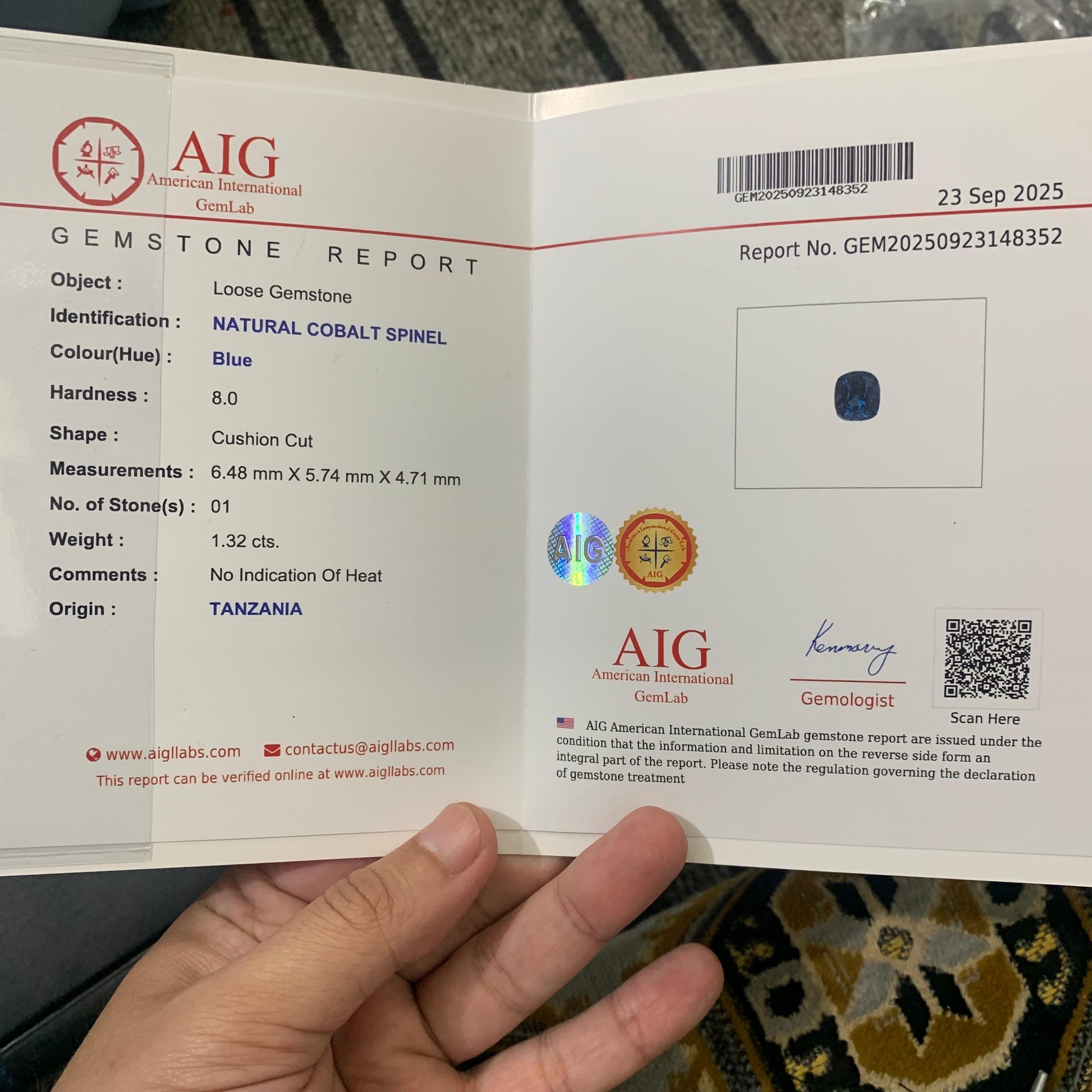 Spinello di cobalto sfuso naturale certificato AIG da 1,32 carati proveniente dalla Tanzania in vendita 6