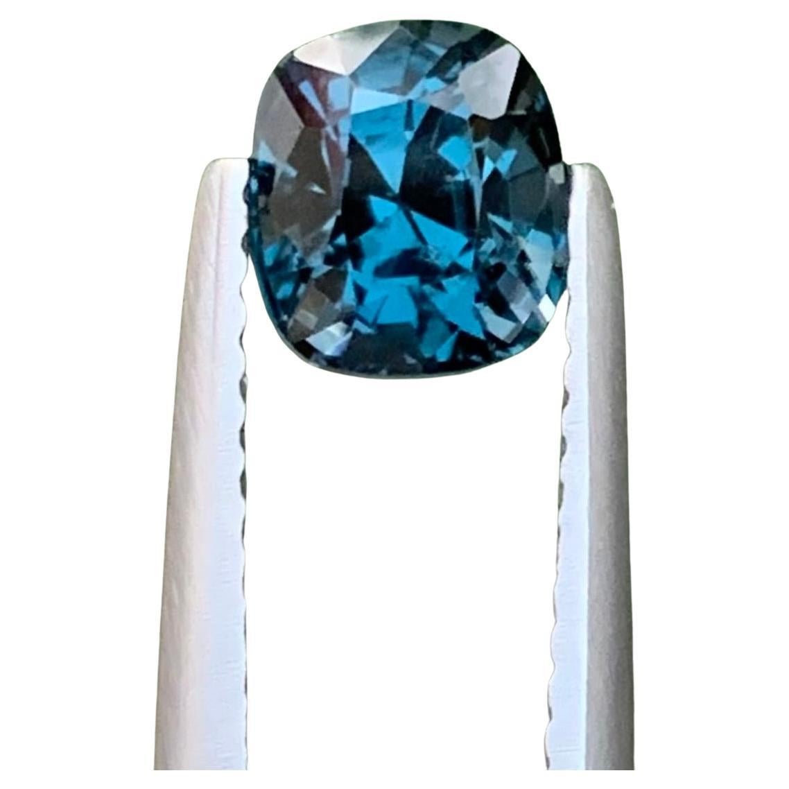 Spinello di cobalto sfuso naturale certificato AIG da 1,32 carati proveniente dalla Tanzania