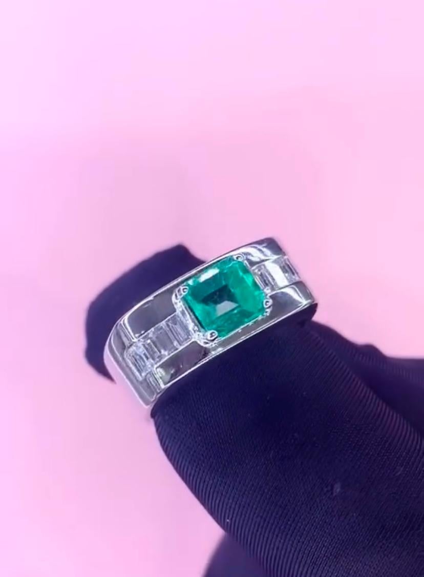 AIG Certified 1.35 Carat Colombian Emerald Diamonds Men's 18K Gold Ring In New Condition For Sale In Massafra, IT
