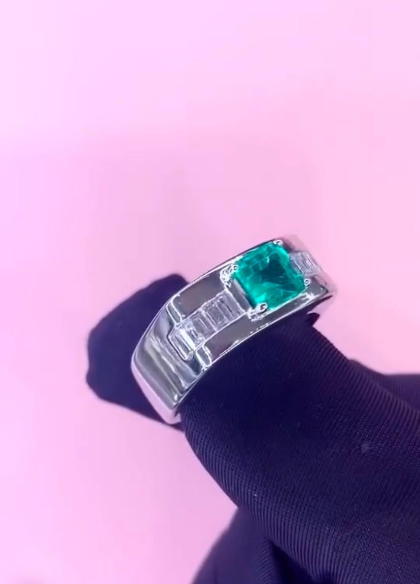 AIG Certified 1.35 Carat Colombian Emerald Diamonds Men's 18K Gold Ring For Sale 1