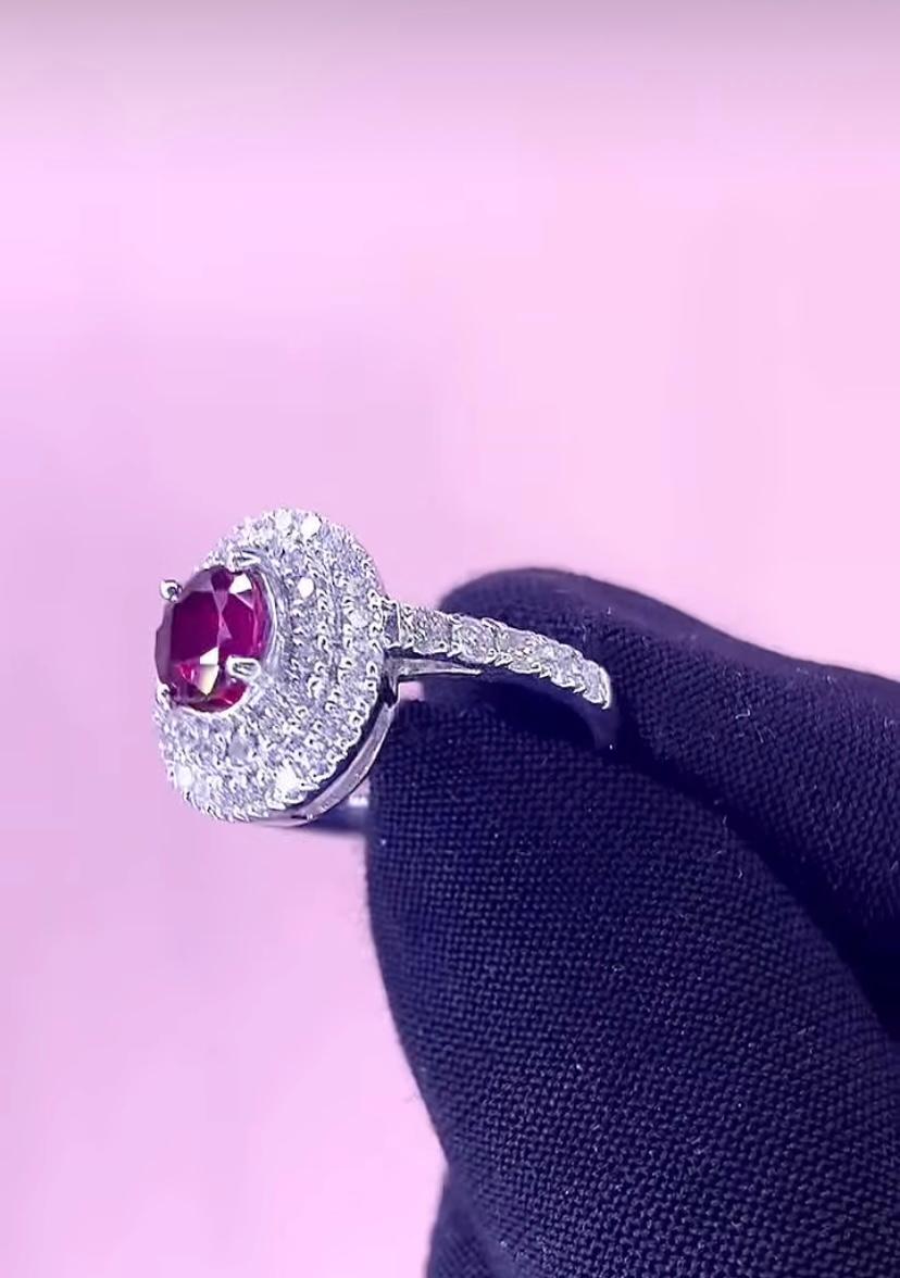 Taille ovale Bague en or 18 carats certifiée AIG, diamants 1,40 carat, rubis de Siamese 1,15 carat en vente