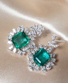 AIG Certified 14.00 Carats Zambian Emeralds 3.70 Ct Diamonds 18k Gold Earrings