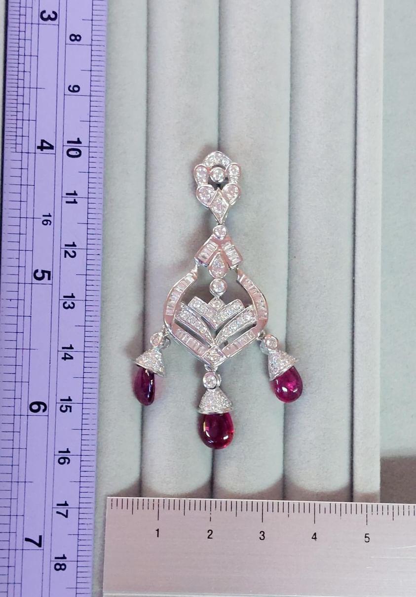 AIG Certified 14.00 Ct Tourmaline Rubellite 3.40 Ct Diamonds 18k Gold Earrings  In New Condition For Sale In Massafra, IT