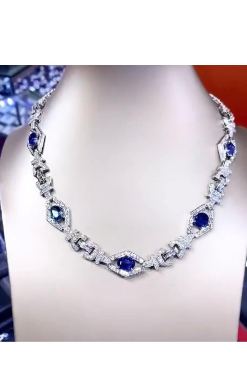 Mixed Cut AIG Certified 14.40 Ct Ceylon Sapphire 6.60 Ct Natural Diamond 18K Gold Necklace For Sale